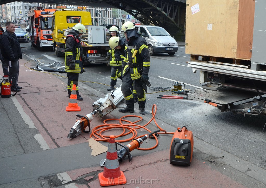 LKW Bruecke Koeln Deutz Opladenestr Deutz Muelheimerstr P151.JPG - Miklos Laubert